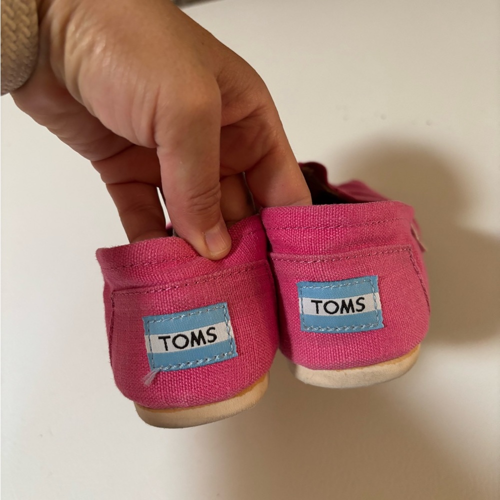 Toms - Picture 4 of 4